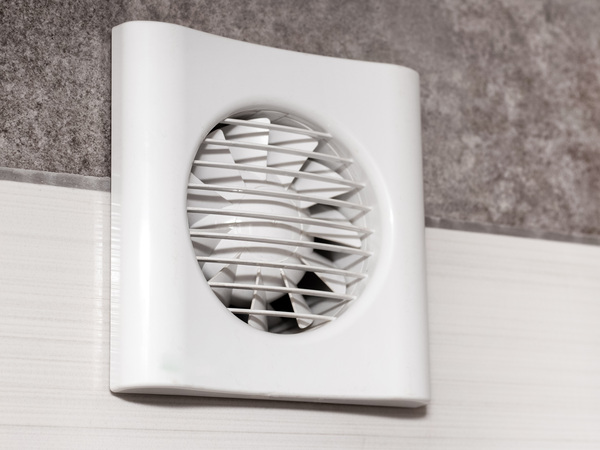 Effective bathroom ventilation system